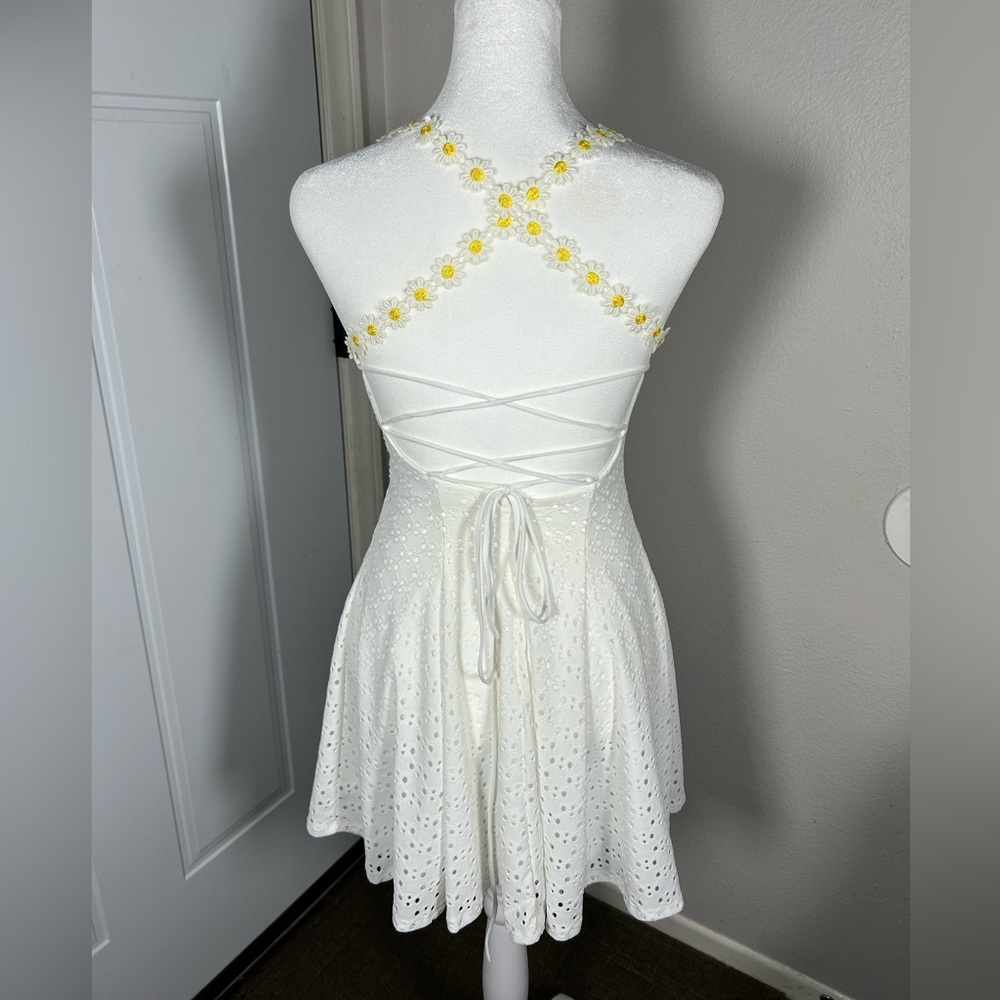 New Lucy In The Sky White Eyelet Strappy Dress Sundress Floral Straps Medium